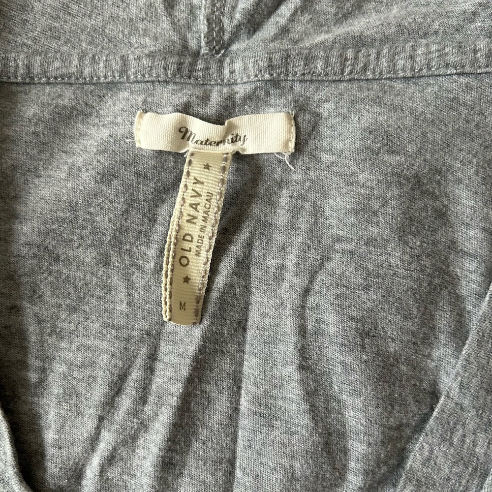 Old Navy Long sleeved hooded maternity/nursing T-shirt. Lightweight cotton. EUC.